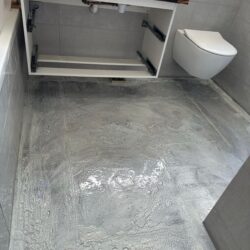 Revebo-projecten-gietvloer-badkamer-1